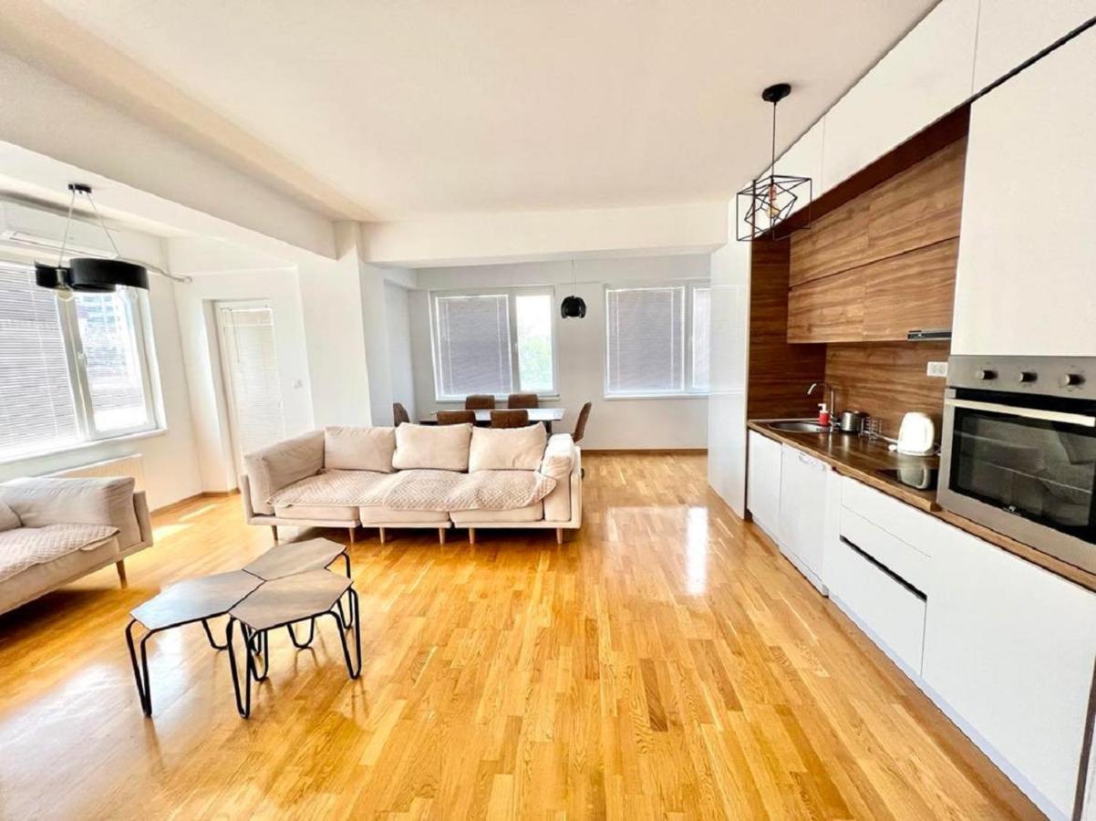 High-End Spacious Apartment Next To City Mall Skopje Exterior photo