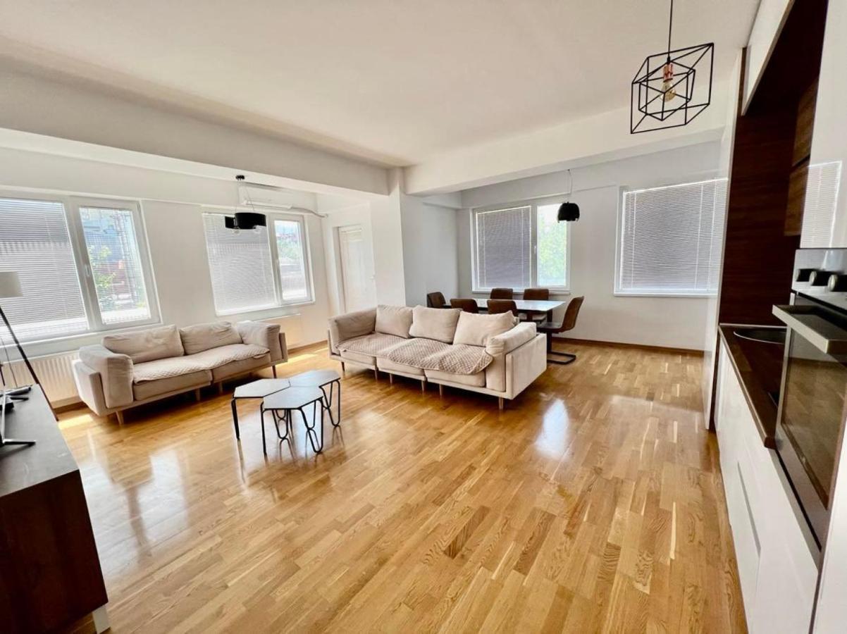 High-End Spacious Apartment Next To City Mall Skopje Exterior photo