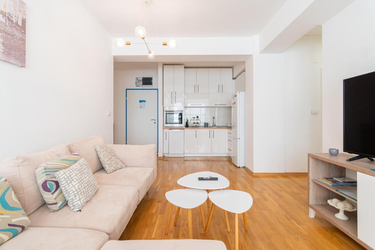 High-End Spacious Apartment Next To City Mall Skopje Exterior photo