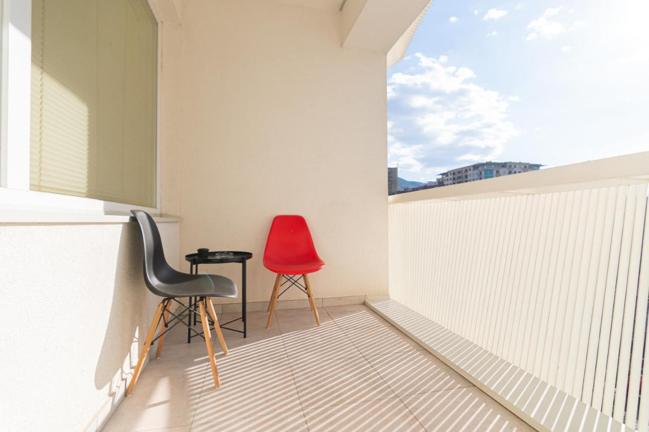 High-End Spacious Apartment Next To City Mall Skopje Exterior photo