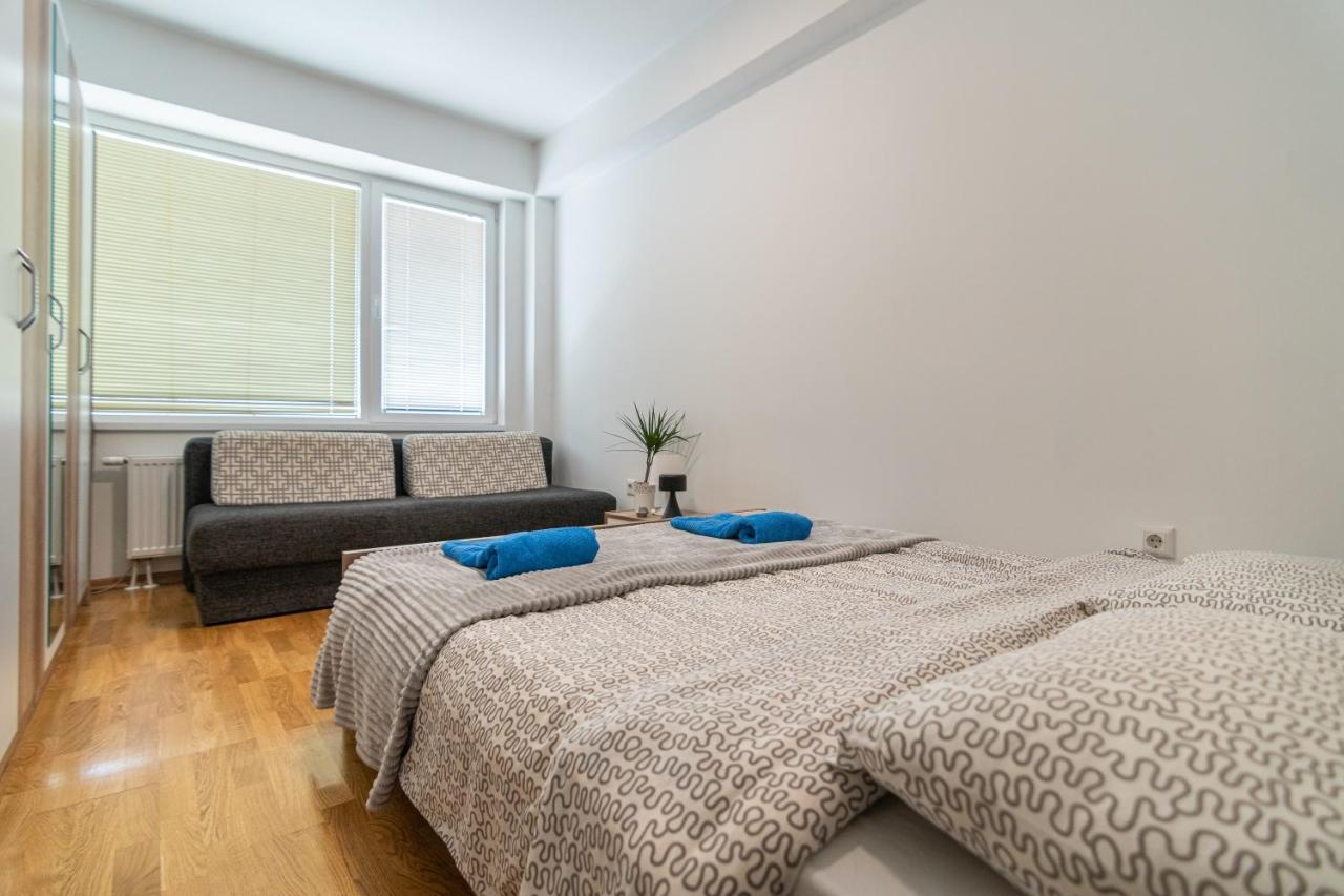 High-End Spacious Apartment Next To City Mall Skopje Exterior photo